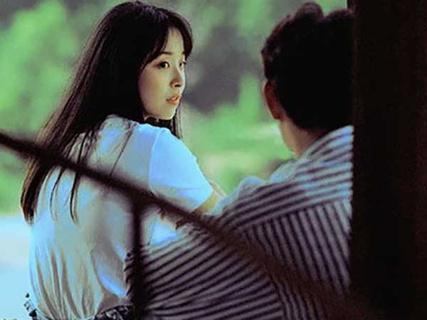 Lấy chồng nghèo, đêm tân hôn tôi bật khóc khi thấy chồng lấy ra một chiếc hộp nhỏ cẩn thận nhét vào tay mình
