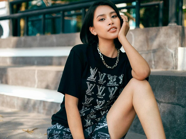 Hoa hậu Tiểu Vy xuống phố với set đồ tomboy cool ngầu