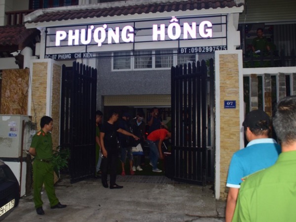 Tạm giữ hình sự 14 đối tượng trong tụ điểm ma tuý do 'bà trùm 9x' điều hành