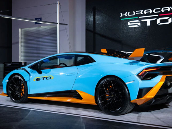 Doanh nhân kinh doanh lan đột biến mua Lamborghini Huracan phiên bản đua đầu tiên tại Việt Nam