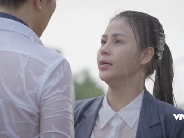 Hướng dương ngược nắng: Ekip khen Thu Trang diễn xuất bùng nổ, hoàn thành cảnh quay cực khó chỉ sau 1 đúp nhưng dân mạng lại thấy sai sai