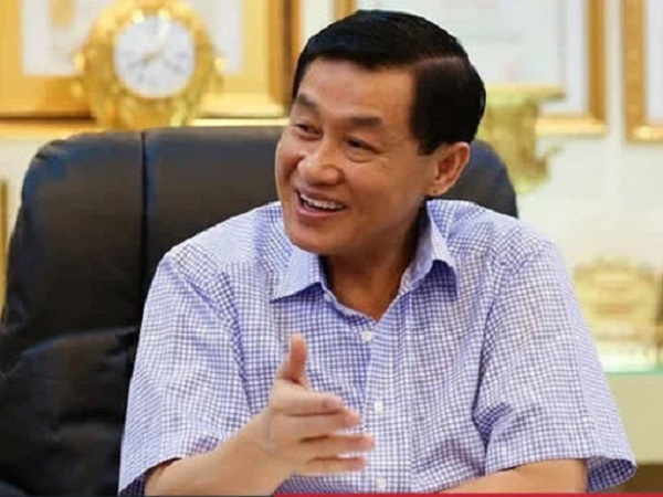 'Vua hàng hiệu' Johnathan Hạnh Nguyễn: Từng rửa xe, làm công nhân nhà máy cao su để có tiền ăn học