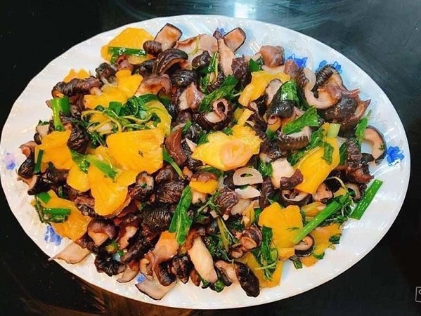 Loại nấm lạ mới xuất hiện, rầm rộ mua ăn, dân buôn bán vài tạ/ngày