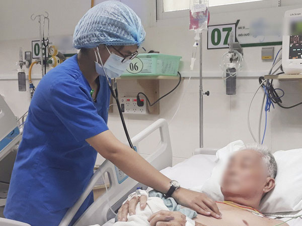 Cụ ông sốc phản vệ suýt chết sau khi uống sữa hộp