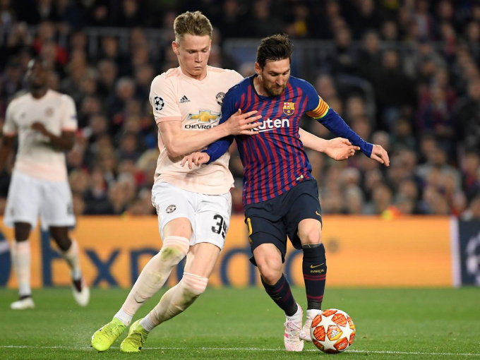 Vì hiểu lầm, McTominay suýt không được đổi áo với Messi