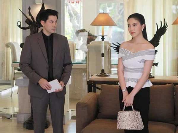 Đang chán vợ chỉ muốn ly hôn nhưng một lần về sớm nghe được cuộc trò chuyện của 2 người phụ nữ, anh chồng 'chết lặng' và hối hận vô vàn