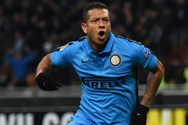 Cựu tiền vệ Inter Milan bị bắt vì hành hung cha mẹ ruột