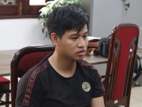 Trưởng khoa bệnh viện 198 'dởm' sống xa hoa cùng bạn gái bằng gần 240 triệu lừa của...chị bạn gái