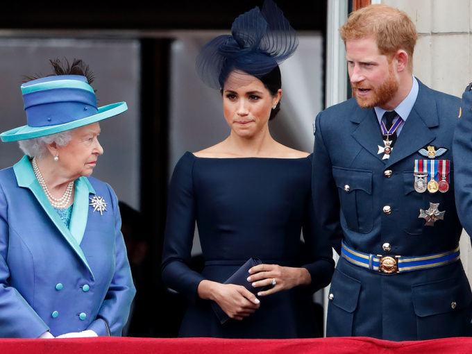 Nữ hoàng Anh lần đầu tiên xuất hiện công khai sau 5 tháng 'ở ẩn', dạy cho vợ chồng Meghan bài học một cách đầy tinh tế