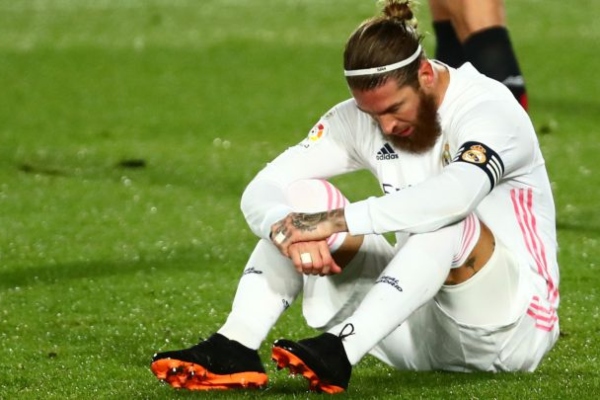 Real điêu đứng: Ramos nghỉ 2 trận Liverpool lẫn Barca