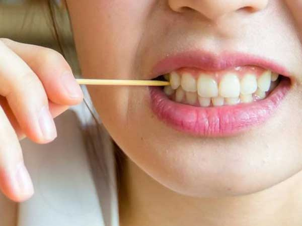 Bạn đang tự phá hỏng răng của mình bằng 11 thói quen hằng ngày này