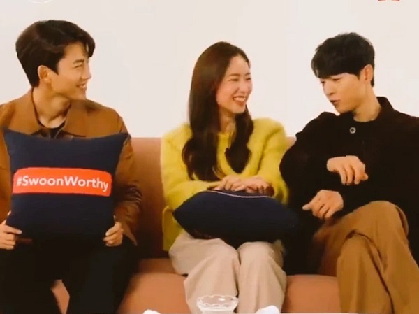 Song Joong Ki 'gây bão' vì ngồi chạm... vòng ba với bạn diễn nữ ngay trên truyền hình, còn nhắc đến 'gia đình' nhưng vội đính chính