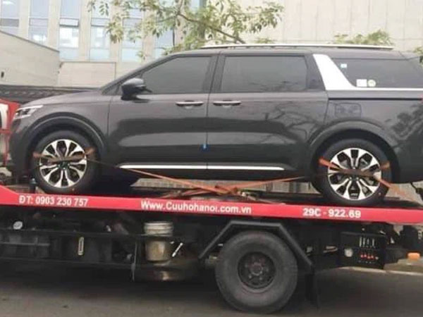Kia Sedona 2021 đầu tiên về Việt Nam, gắn tên mới Carnival, dự kiến bán chính hãng trong năm nay