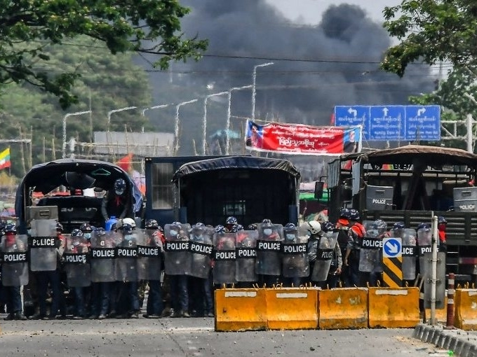 Myanmar bắt giữ hàng chục ca sĩ, diễn viên, người nổi tiếng