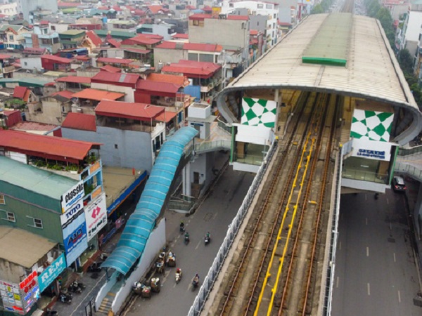 Cận cảnh cây xăng phải đóng cửa vì nguy cơ mất an toàn đường sắt Cát Linh-Hà Đông