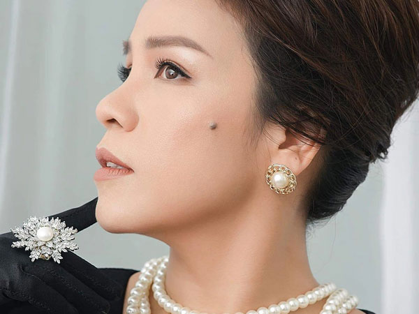 Em gái ca sĩ Mỹ Linh gây tranh cãi kịch liệt khi nói những ai mơ ước có được người đàn ông biết giúp cài mũ, mở đồ gác chân là 'ngu xuẩn lại còn mơ hão'!?