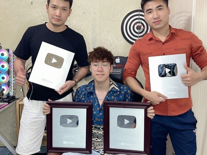 Hot youtuber 9x nổi tiếng từ clip với động vật triệu view