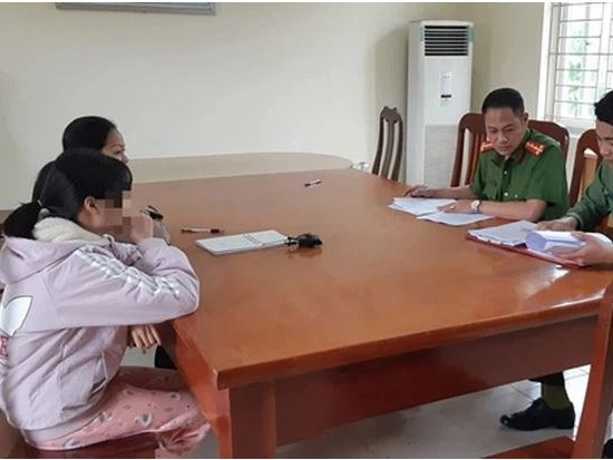 Xử phạt 'cô đồng' gọi hồn chữa ung thư, ợ hơi, nhổ nước bọt chữa Covid-19