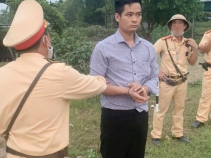 Giấu ma túy ở chỗ 'hiểm', người đàn ông vẫn bị bắt giữ