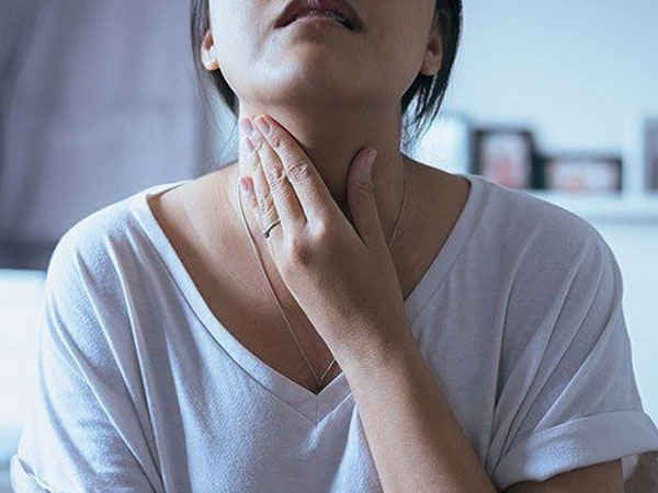 2 cách đơn giản nhất bạn có thể kiểm tra tại nhà để biết mình có bị ung thư tuyến giáp hay không
