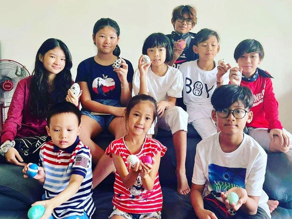 Bức ảnh hội tụ con cưng của loạt nghệ sĩ nổi tiếng showbiz: Ngập tràn visual, gia thế 'khủng' như nhau