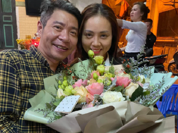 Công Lý sau đám cưới với vợ kém 15 tuổi: Ngoại hình phong độ, bà xã cho 20 triệu tiêu vặt, bồi bổ bằng đông trùng hạ thảo nhưng cũng không ít lần bị dỗi vì lý do này