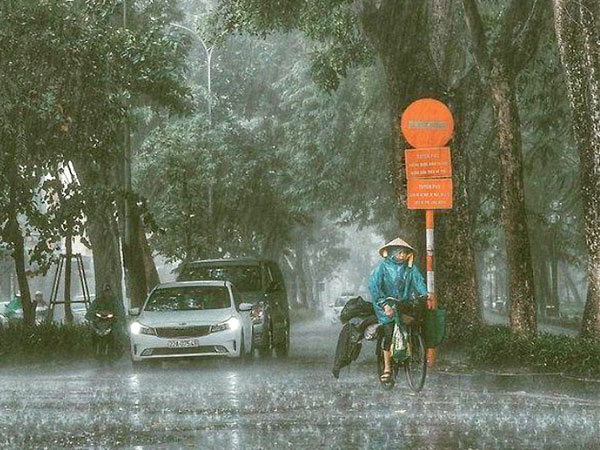 Thời tiết đầu tuần: Vùng núi Bắc Bộ có nơi mưa to đến rất to, Hà Nội khả năng có lốc, mưa đá