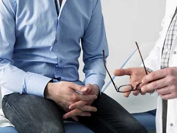 Đang hừng hực 'lâm trận', nam thanh niên phải đi cấp cứu vì bị chảy máu, đứt dây hãm dương vật