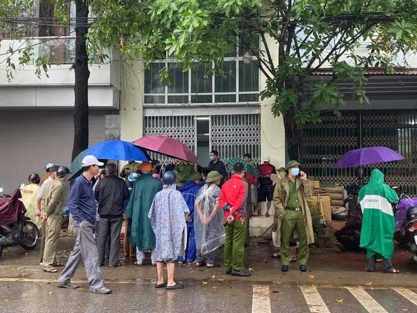 Lào Cai: Phát hiện thi thể 2 vợ chồng bốc mùi hôi thối trong căn nhà khóa trái cửa