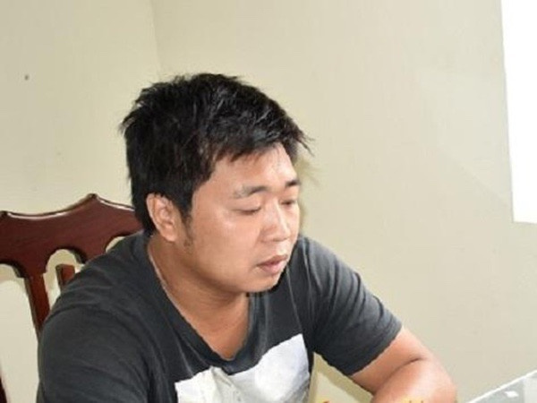 Nam thanh niên tẩm xăng đốt xe của đối phương để trả thù