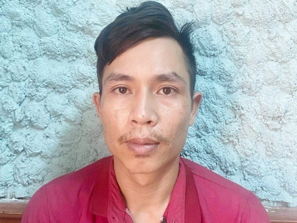 Gã đồi bại hiếp dâm thiếu nữ trên đường vắng, bị phát hiện vẫn không chịu buông