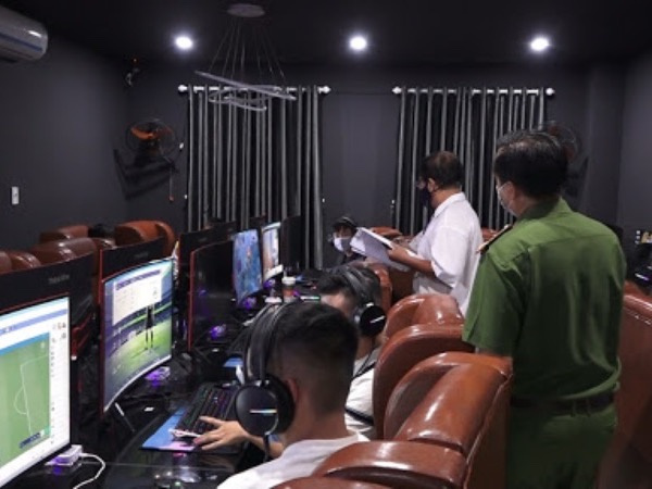 Bị bắt nhốt vì nghi trộm tiền, nhân viên quán internet treo cổ tự tử