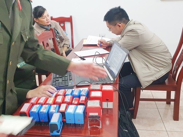 Mua bán trái phép hóa đơn giá trị gần 300 tỷ đồng