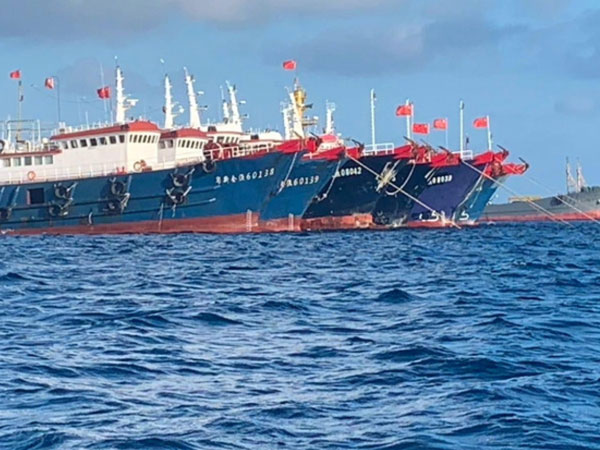 Philippines cảnh báo hậu quả nếu Trung Quốc không rút tàu khỏi Đá Ba Đầu