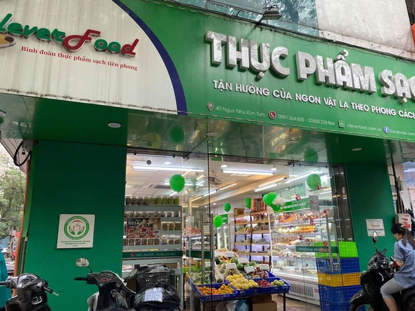 Đề xuất phạt 17 triệu đồng với chuỗi cửa hàng thực phẩm sạch bán cá kho có giòi bò lúc nhúc ở Hà Nội