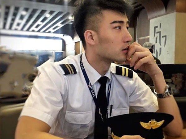 Khoảnh khắc thay đổi số phận: Tiếp viên hàng không soái ca mất tất cả sau một nụ hôn đồng giới, lộ ra mặt tối đáng sợ với cộng đồng LGBT tại Trung Quốc