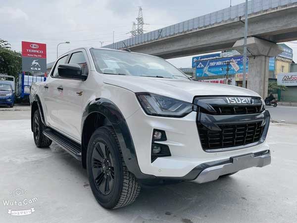 Isuzu D-Max chính thức cập bến đại lý, giá hơn 800 triệu đồng nhưng vẫn thua công nghệ Ford Ranger