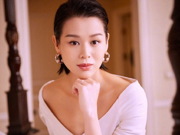 Hồ Hạnh Nhi thông báo tin vui đã hạ sinh con trai thứ 3, Cnet không chúc phúc còn mỉa mai vì lý do này