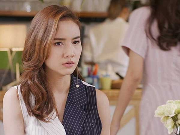 Mừng rỡ vì có anh bạn trai giàu có, ngày về ra mắt em 'hóa đá' nhìn mâm cơm người giúp việc nhà anh bưng ra