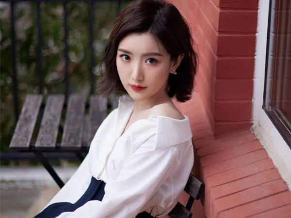 Bị bố ruột bỏ rơi từ nhỏ và còn tố bất hiếu, mỹ nhân '30 chưa phải là hết' Mao Hiểu Đồng vẫn có cách cư xử khiến ai cũng nể