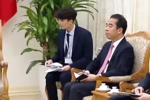 Trai đẹp xuất hiện trên sóng VTV khiến hội chị em bắt đầu thích coi thời sự hơn
