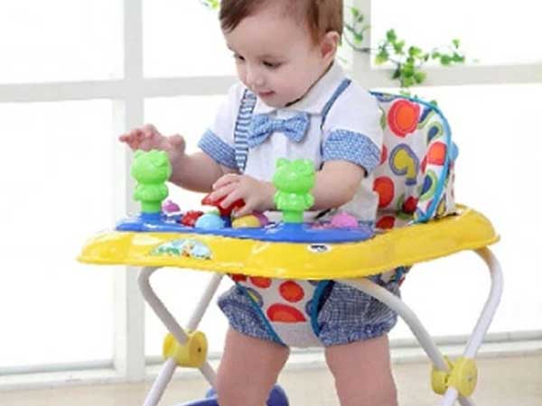 Bé 10 tháng tuổi đứt lưỡi vì tai nạn xe tròn tập đi: Cảnh báo nguy hiểm từ loại xe bị cấm tại Mỹ, Canada