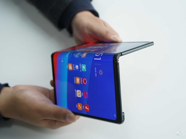 Oppo có thể ra hai smartphone màn hình gập