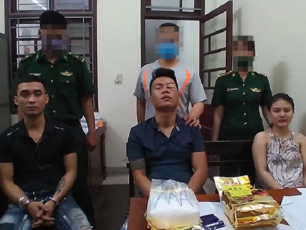 Bắt thiếu nữ cùng 3 nam thanh niên buôn ma túy 'ký gửi' xe khách, thu giữ 4kg 'hàng'