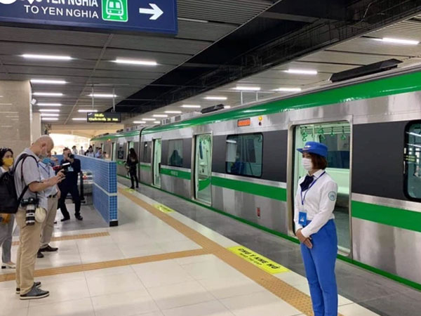 Tàu Cát Linh - Hà Đông chạy từ 5 giờ sáng đến 23 giờ đêm, giá vé cao nhất 15.000 đồng