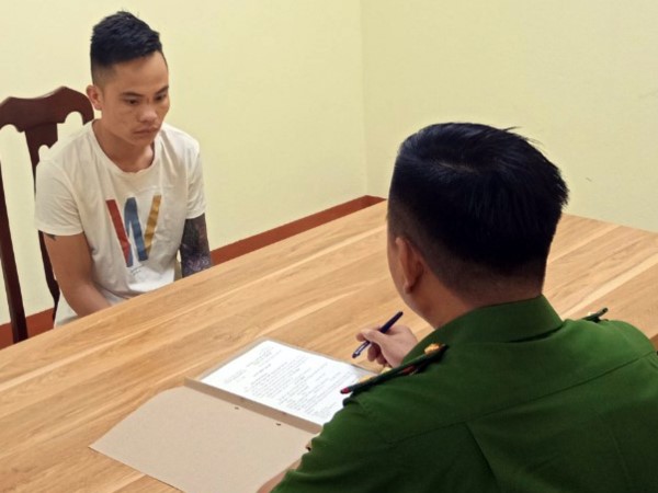 Phá xe ô tô do không được nhường đường