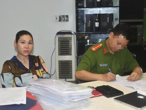 Vợ diễn viên Kinh Quốc từng tố bị vợ nguyên Giám đốc Sở Nội vụ lừa 50 tỉ đồng