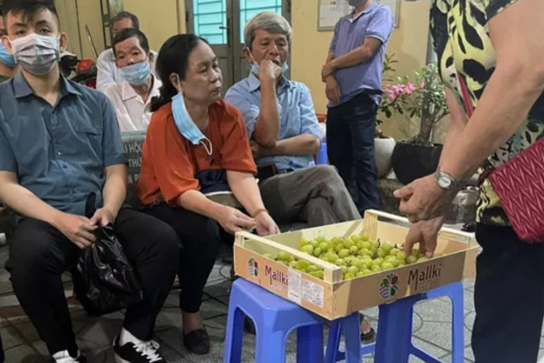 Dân mạng bất ngờ với địa điểm cung cấp phòng máy lạnh, trái cây, TV cho dân chờ làm CCCD