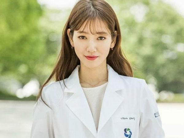 Có 1 sao nữ 9X hạng A lọt vào cả BXH nhan sắc thế giới, nhưng gần 20 năm cứ đóng phim với ai là lại bị người đó 'dìm' thê thảm