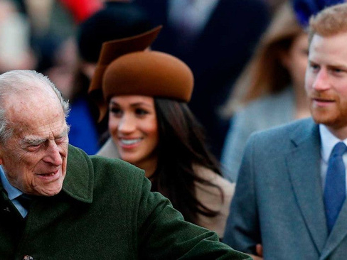 Phản ứng đầu tiên của Harry và Meghan ngay sau khi nhận tin Hoàng tế Philip qua đời gây ra nhiều tranh cãi
